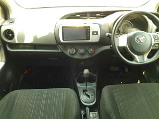 TOYOTA VITZ 2016