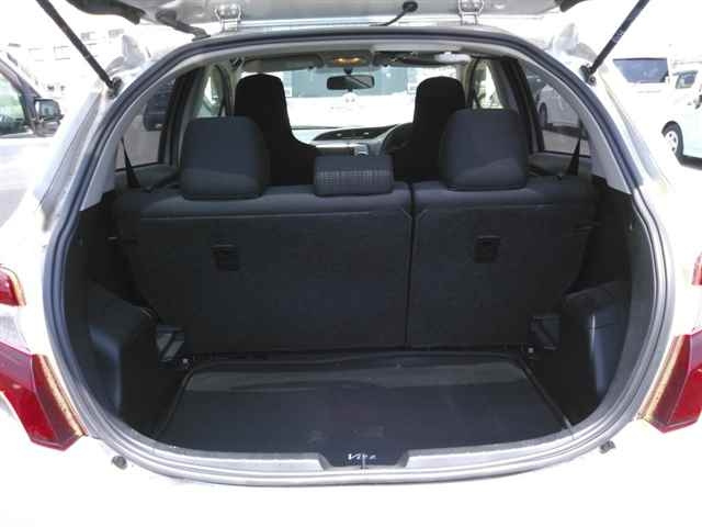 TOYOTA VITZ 2016