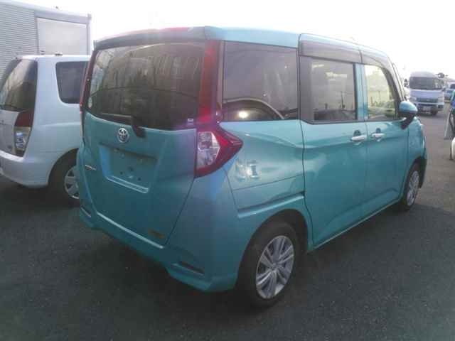 TOYOTA ROOMY 2022