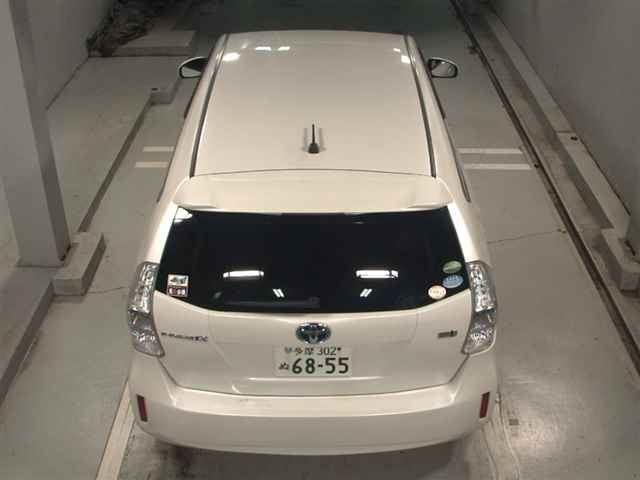 TOYOTA PRIUS ALPHA 2013