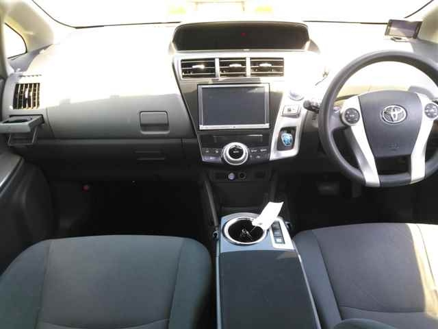 TOYOTA PRIUS ALPHA 2013