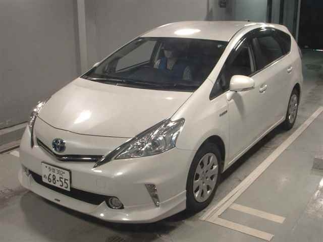 TOYOTA PRIUS ALPHA 2013