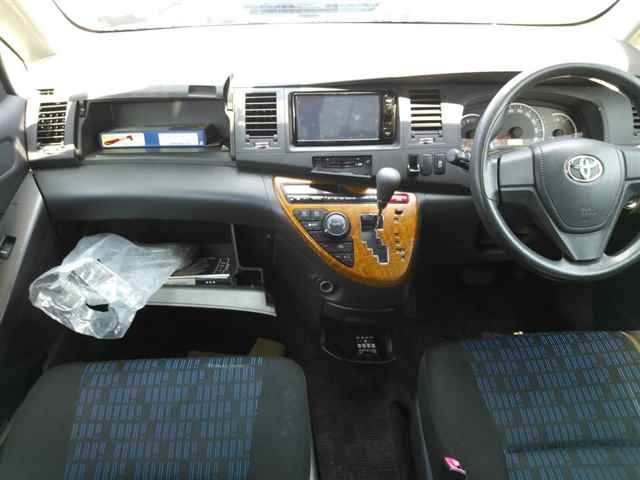 TOYOTA ISIS 2014