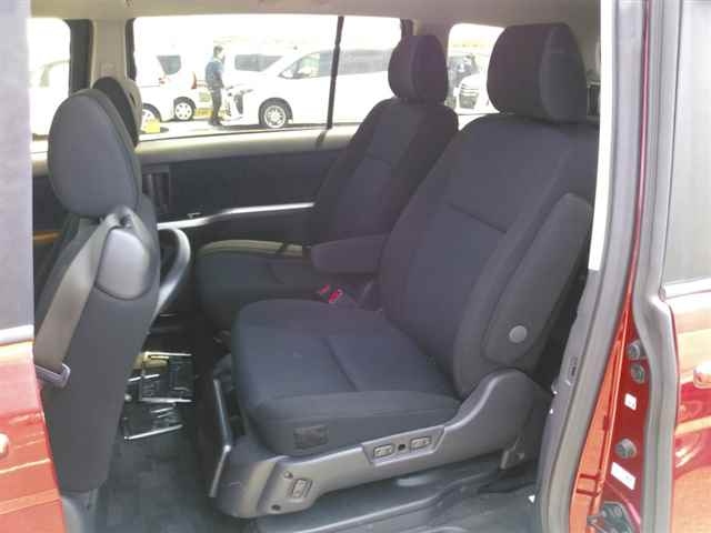 TOYOTA ISIS 2014