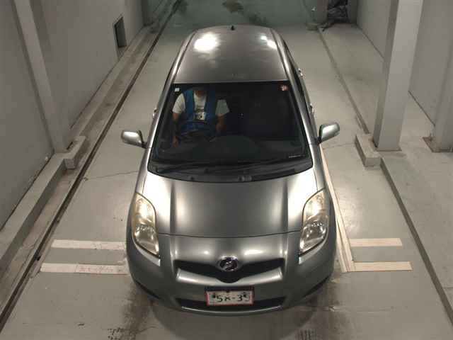 TOYOTA VITZ 2010