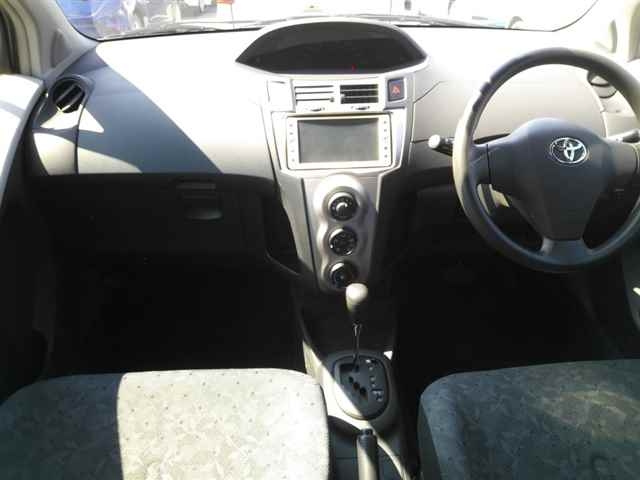 TOYOTA VITZ 2010