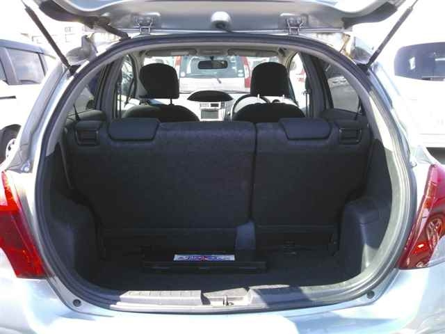 TOYOTA VITZ 2010