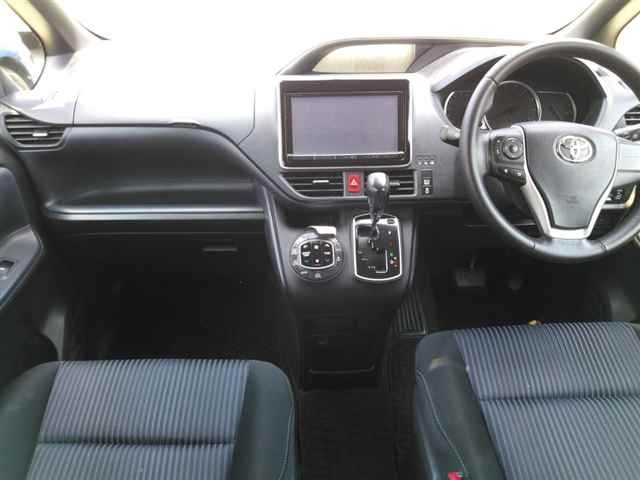 TOYOTA NOAH 2014