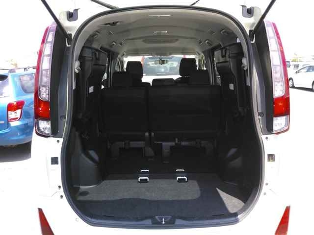 TOYOTA NOAH 2014