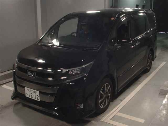 TOYOTA NOAH 2018