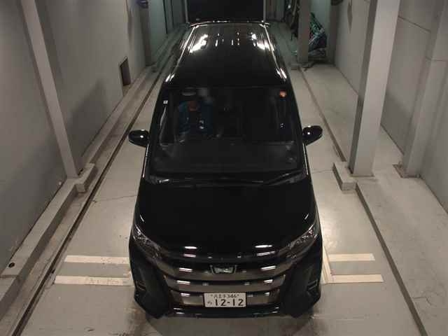 TOYOTA NOAH 2018
