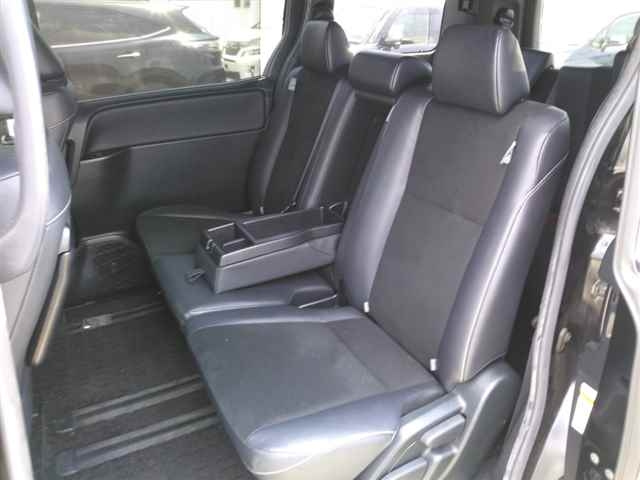 TOYOTA NOAH 2018