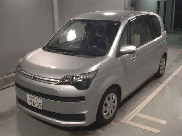 TOYOTA SPADE 2015