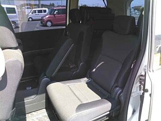 NISSAN SERENA 2010