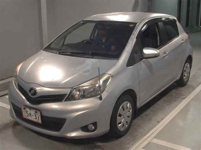 TOYOTA VITZ 2013