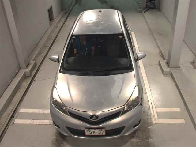 TOYOTA VITZ 2013