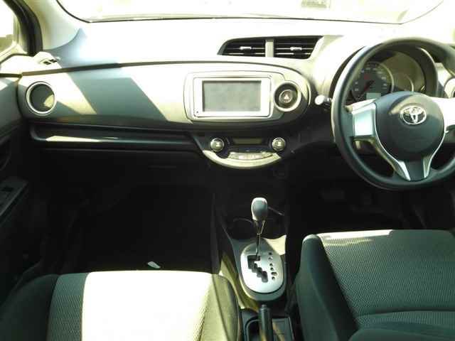 TOYOTA VITZ 2013