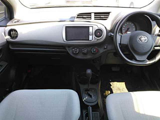 TOYOTA VITZ 2011