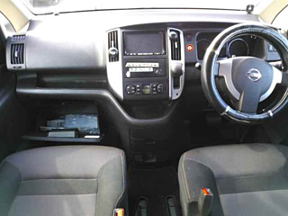 NISSAN SERENA 2010