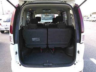NISSAN SERENA 2010