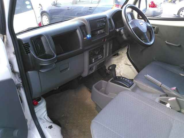 NISSAN CLIPPER TRUCK 2013