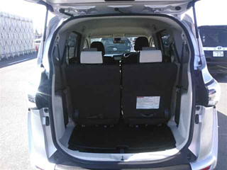 TOYOTA SIENTA 2017