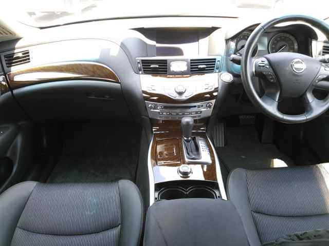 NISSAN FUGA 2020