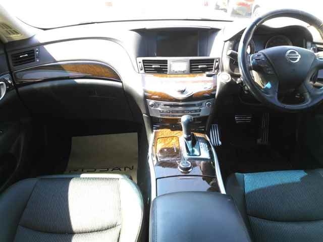 NISSAN FUGA 2010