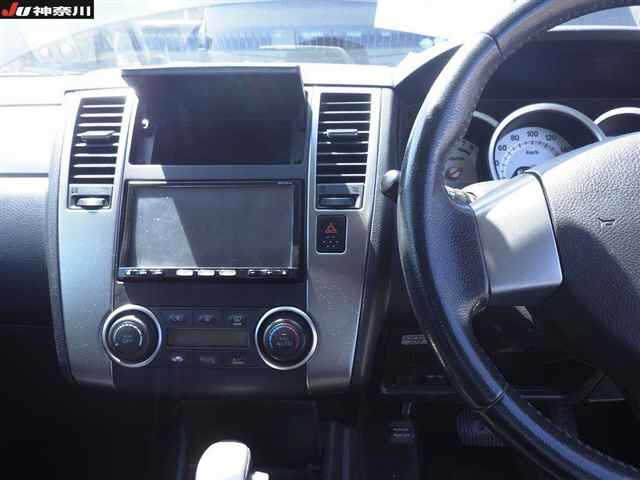 NISSAN TIIDA 2011