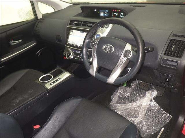 TOYOTA PRIUS ALPHA 2017