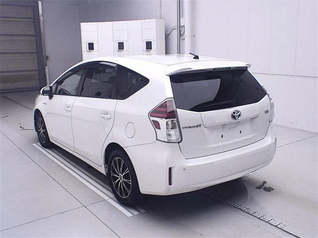 TOYOTA PRIUS ALPHA 2015