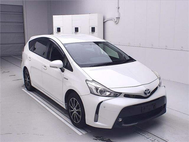 TOYOTA PRIUS ALPHA 2015
