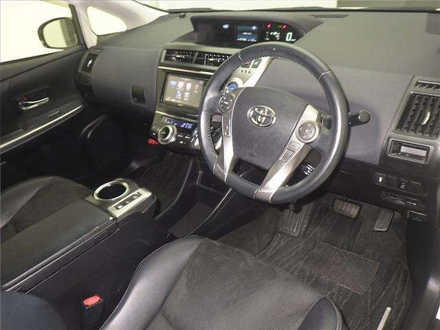 TOYOTA PRIUS ALPHA 2015