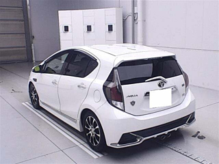 TOYOTA AQUA 2015