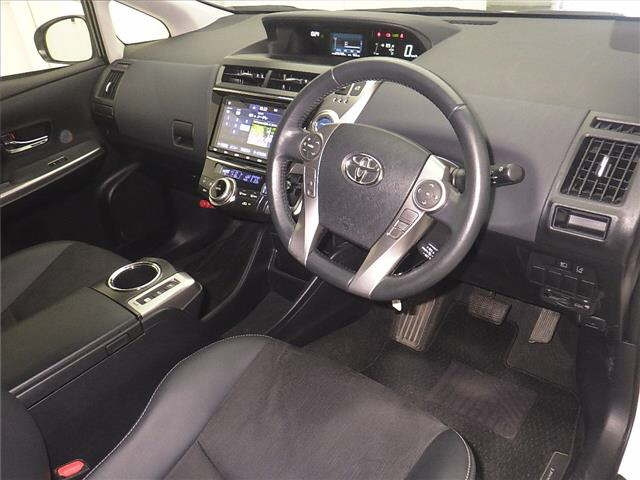 TOYOTA PRIUS ALPHA 2021