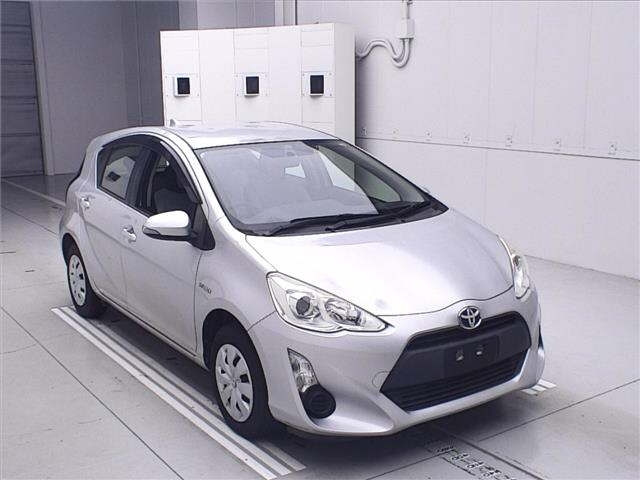 TOYOTA AQUA 2015