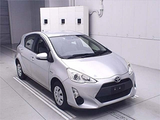 TOYOTA AQUA 2015