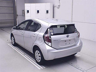 TOYOTA AQUA 2015