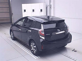 TOYOTA AQUA 2021