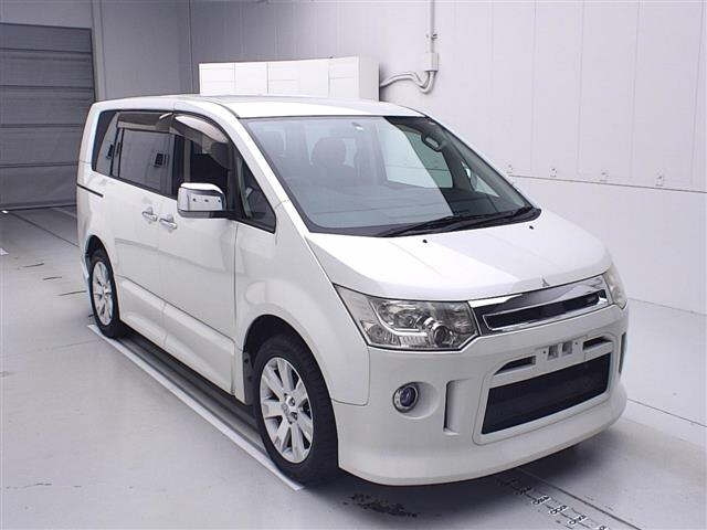 MITSUBISHI DELICA D5 2010