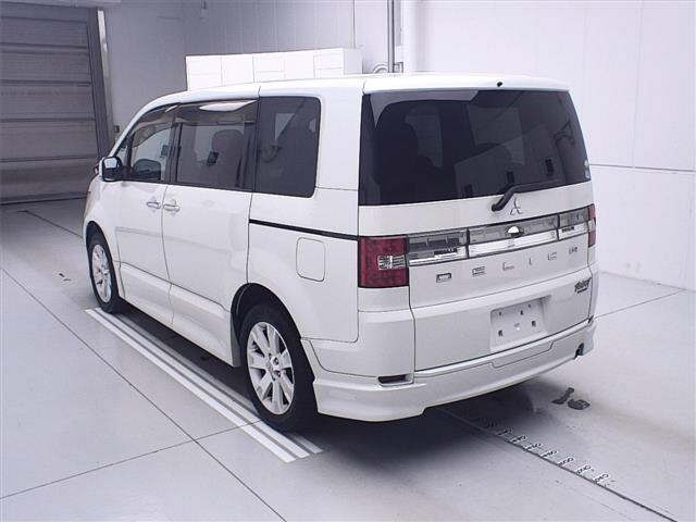 MITSUBISHI DELICA D5 2010