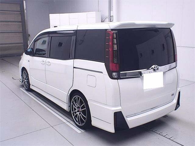 TOYOTA NOAH 2017
