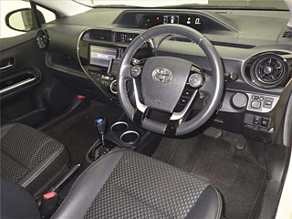 TOYOTA AQUA 2017