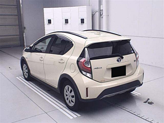 TOYOTA AQUA 2017