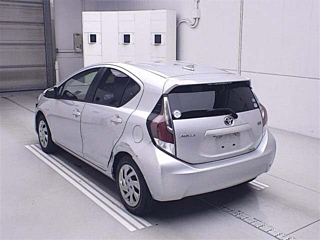 TOYOTA AQUA 2015