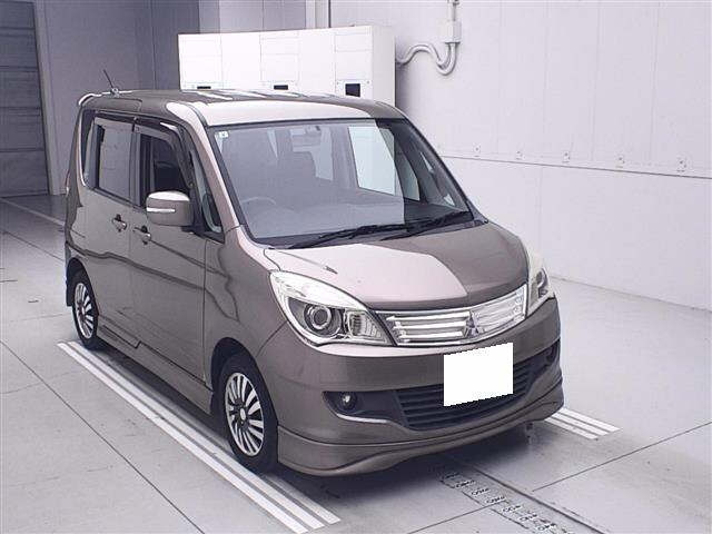 MITSUBISHI DELICA D2 2011