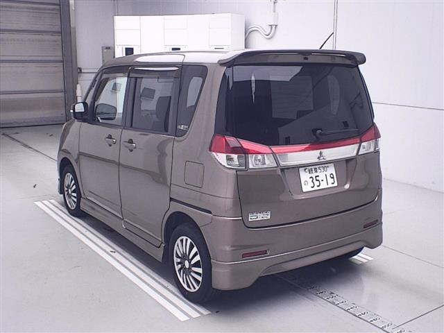 MITSUBISHI DELICA D2 2011