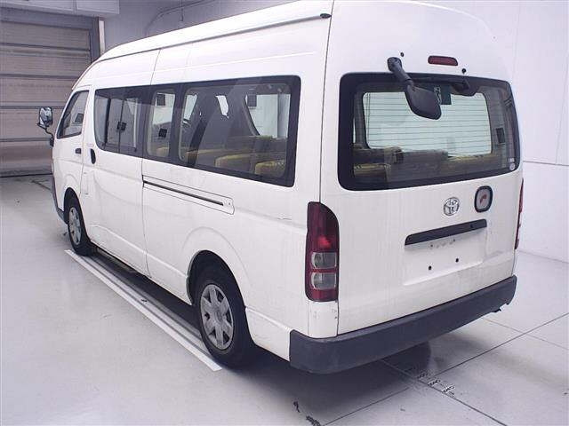 TOYOTA HIACE 2010