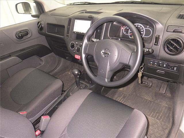 NISSAN AD 2020