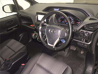 TOYOTA VOXY 2021
